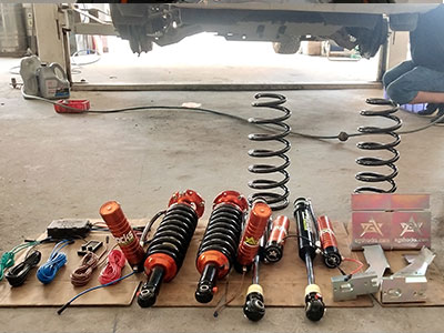 4700普拉多霸道LC150素車(chē)減震器改裝霸哥電控100段氮?dú)鉁p震器邊開(kāi)邊調(diào)