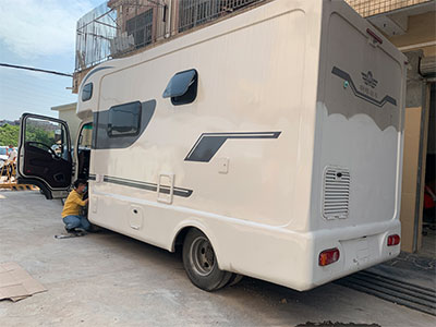 吉利遠(yuǎn)程房車(chē)RE500原車(chē)減震器改裝霸哥電控100段可調(diào)氮?dú)鉁p震器案例