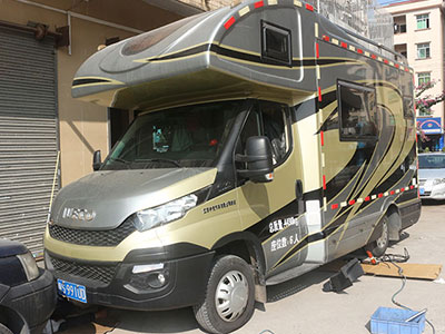 依維柯凱倫賓威房車(chē)減震器改裝霸哥氮?dú)鉁p震器100段可調(diào)軟硬阻尼