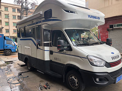 宇通凱倫賓威房車(chē)減震器改裝氮?dú)鉁p震器電控100段可調(diào)軟硬阻尼6段回彈可調(diào)