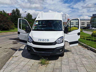 依維柯歐勝七座原車(chē)減震器改裝霸哥氮?dú)鉁p震器電控版效果案例